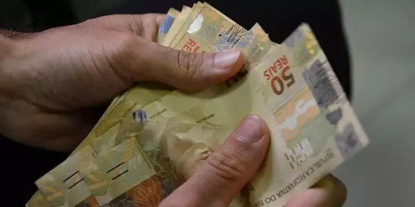 Salário mínimo deve subir para R$ 1.412 em 2024