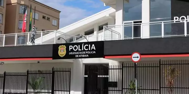 Mulher corta pênis do marido ao descobrir traição e se entrega à polícia