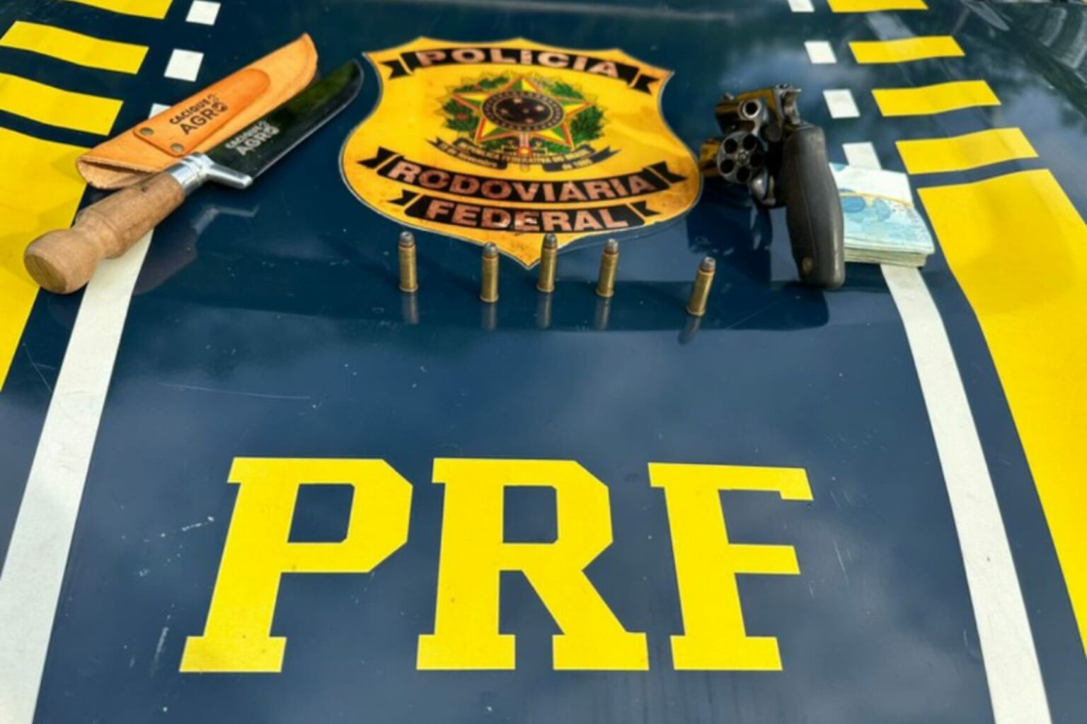 PRF flagra motorista com arma de fogo e munições em Marabá