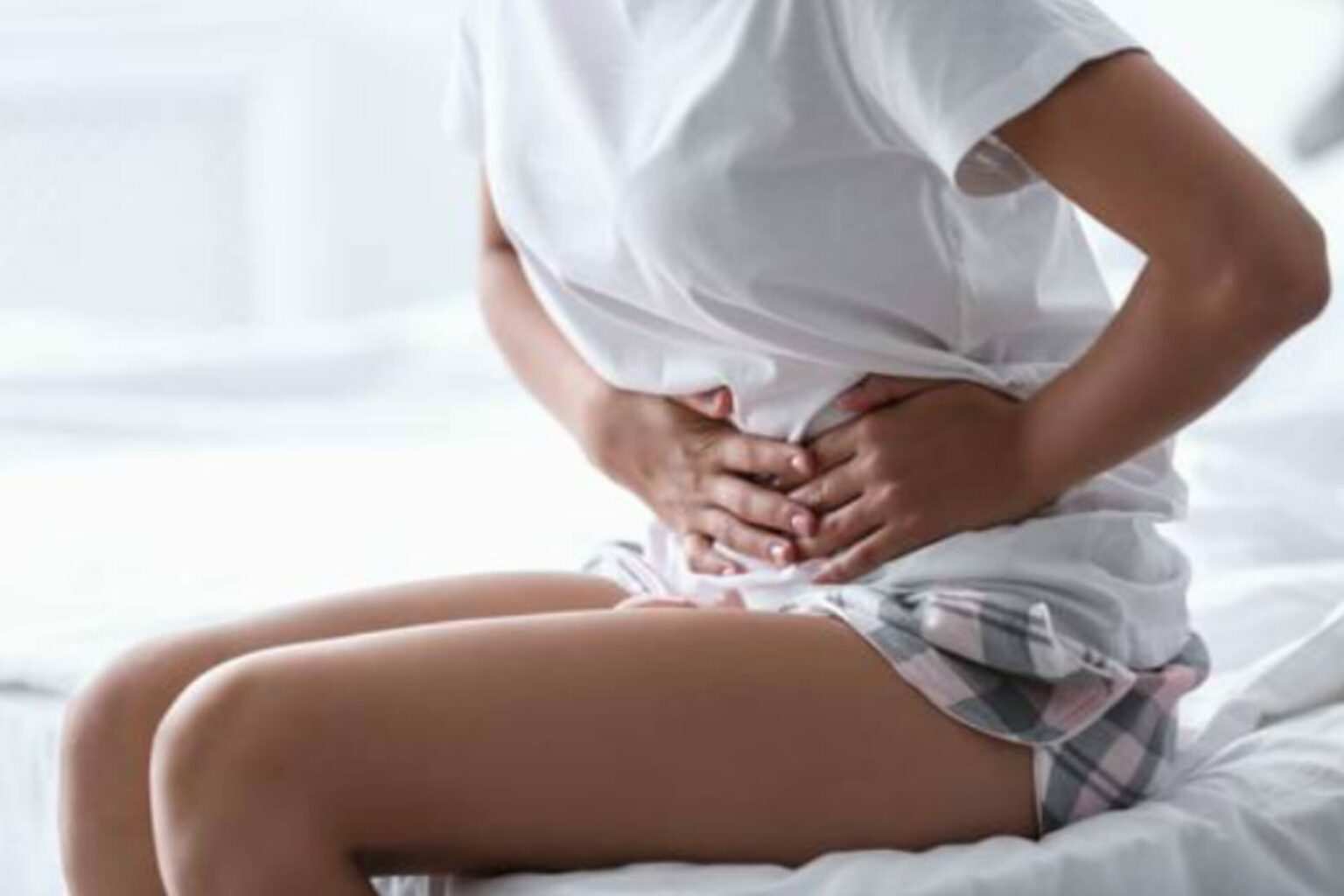 Cólica na menstruação faz mulher expelir todo o revestimento do útero