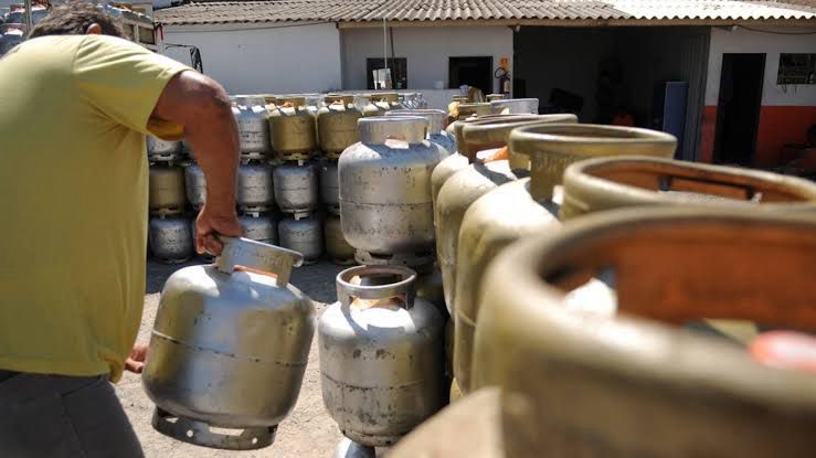 Diesel e gás de cozinha terão alta de impostos em 2024