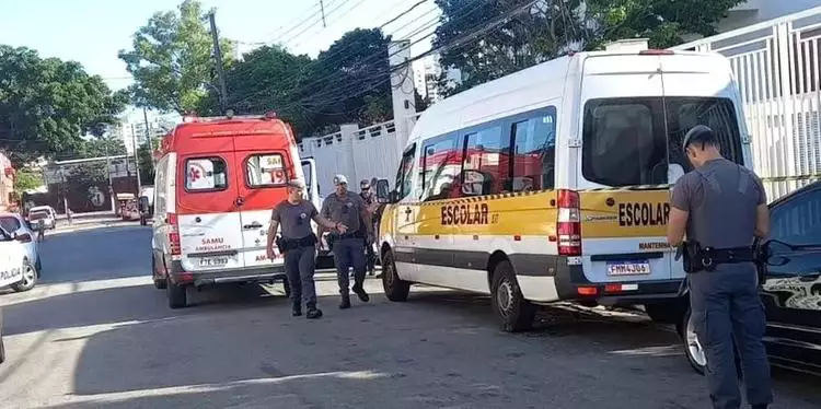 Motorista que esqueceu menino em van escolar é solta pela Justiça