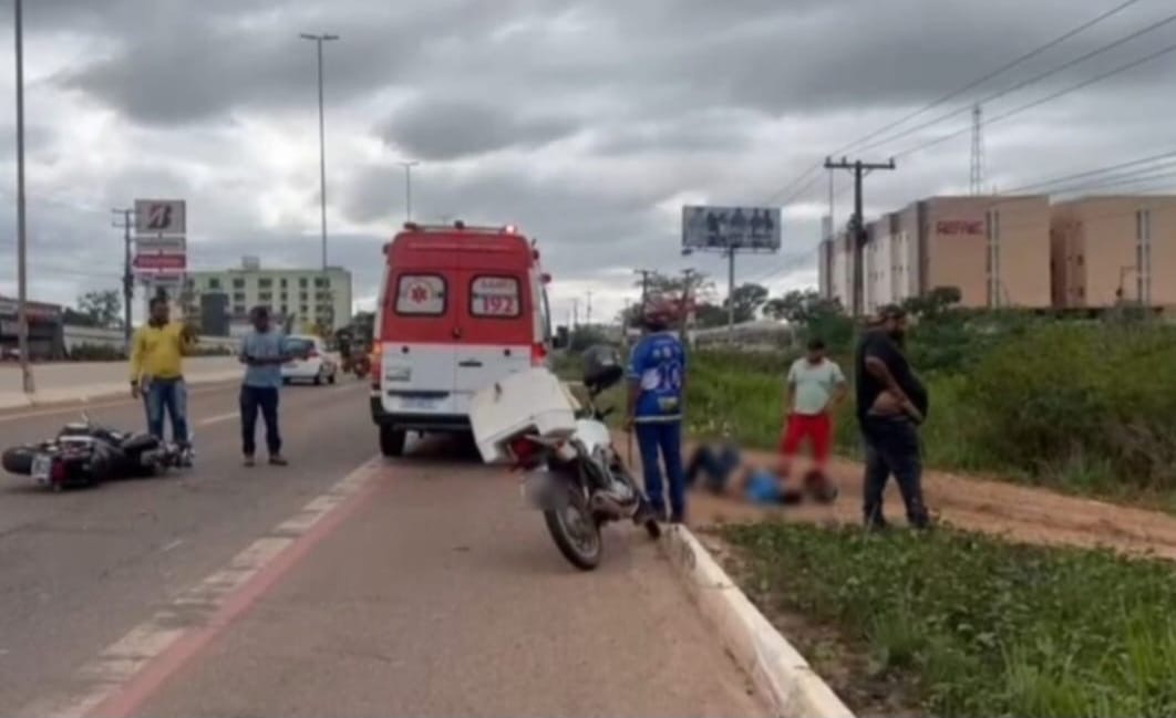 Motociclista colide com caminhão pipa na BR-230 em Marabá