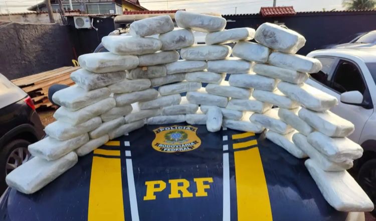 PRF apreende 50 kg de maconha em porta-malas de veículo com destino a Marabá