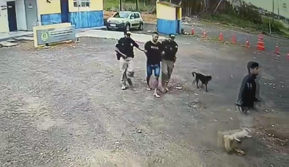 ‘Michael Jackson’ tenta escapar da PRF mas acaba preso em Altamira