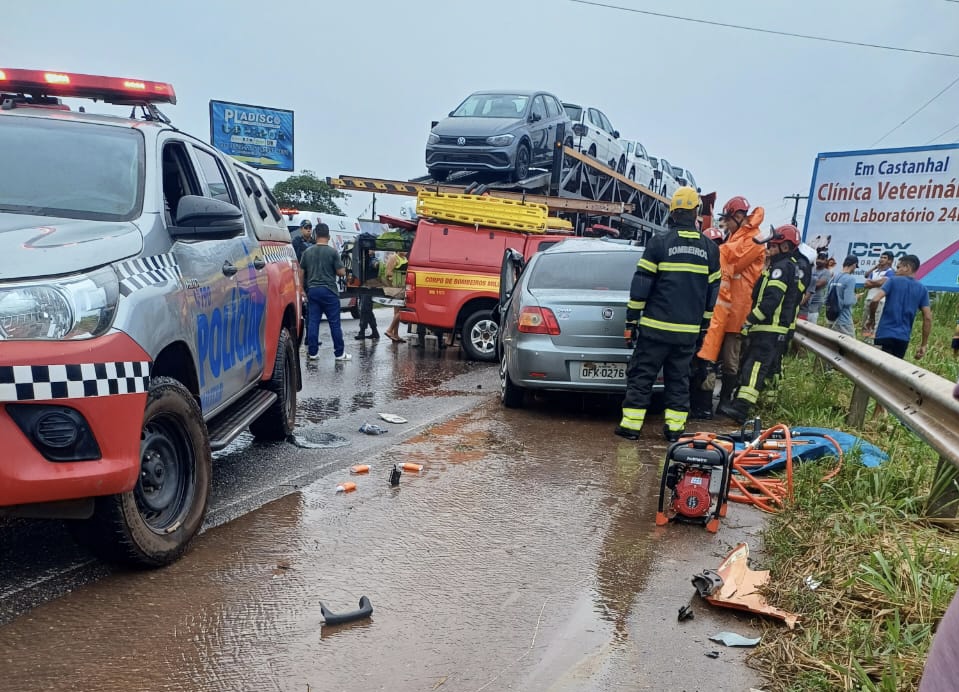 Quatro pessoas morrem em acidente entre carro e caminhão-cegonha no Pará