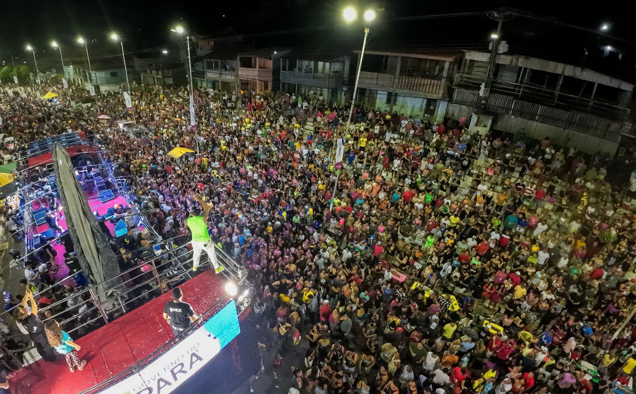 Bloco Minhocão arrasta milhares de foliões no pré-carnaval de Tucuruí