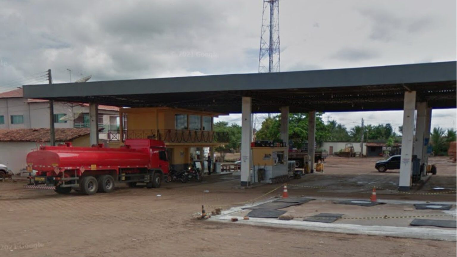 Motorista colide em posto e é detido por embriaguez ao volante em Marabá