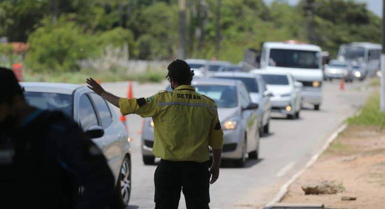 Entenda se veículos podem ser apreendidos em blitz de trânsito no Brasil