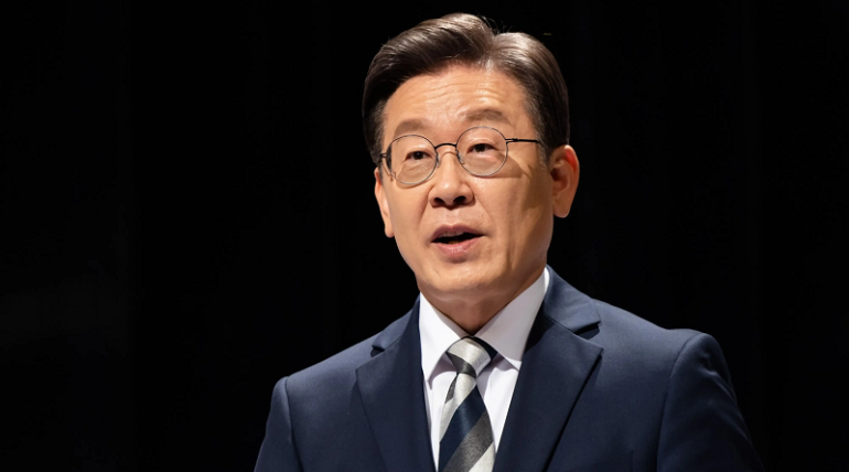 Vídeo: líder da oposição na Coreia do Sul é esfaqueado no pescoço