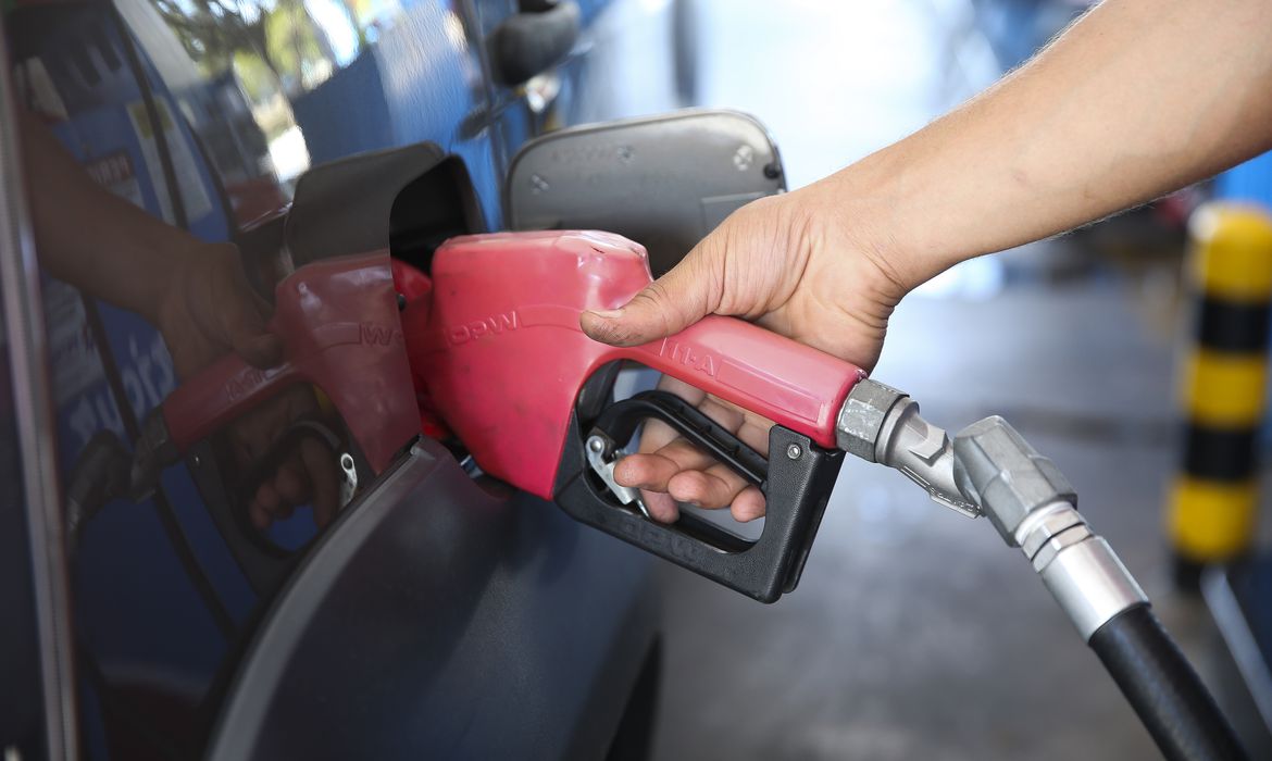 Gasolina sobe 12,5% em 2023, mas ainda poderia ser pior, diz sindicato do Pará