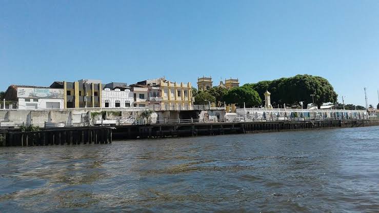Embarcação com três pessoas naufraga em Cametá