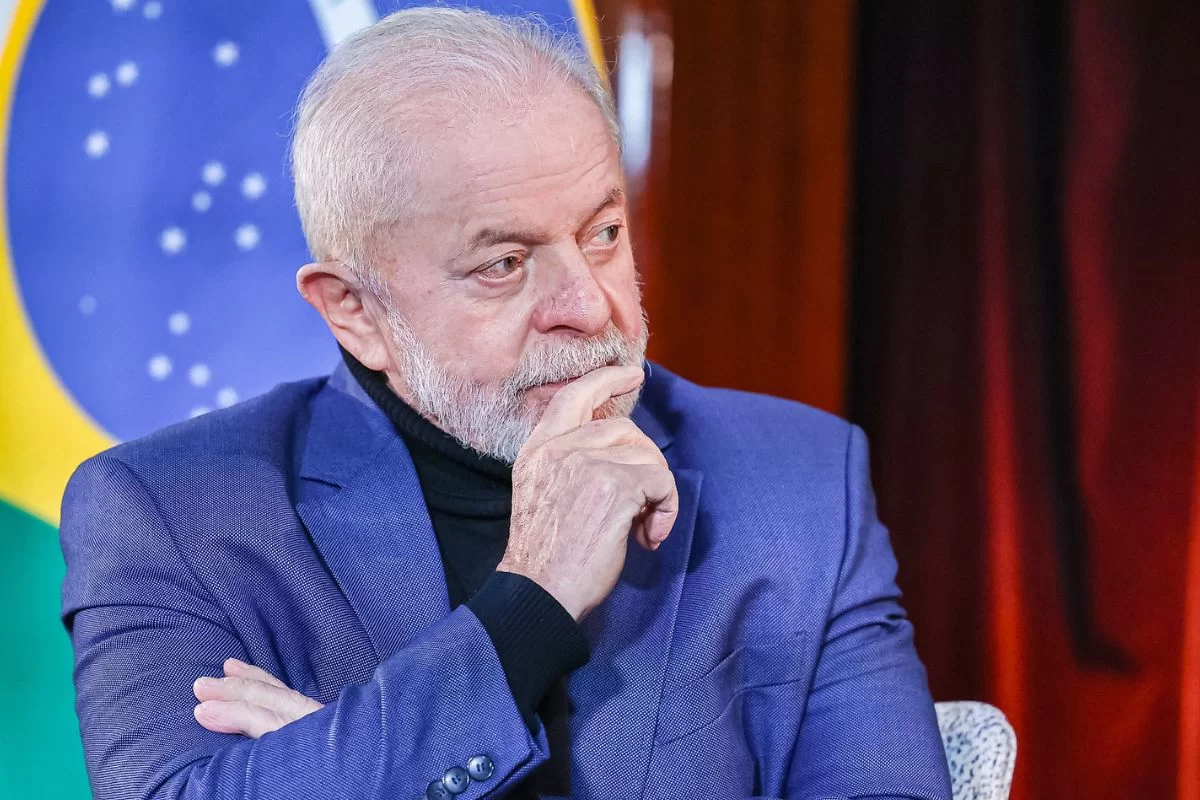 Lula diz que ‘salário de professor é pequeno’ e promete resolver