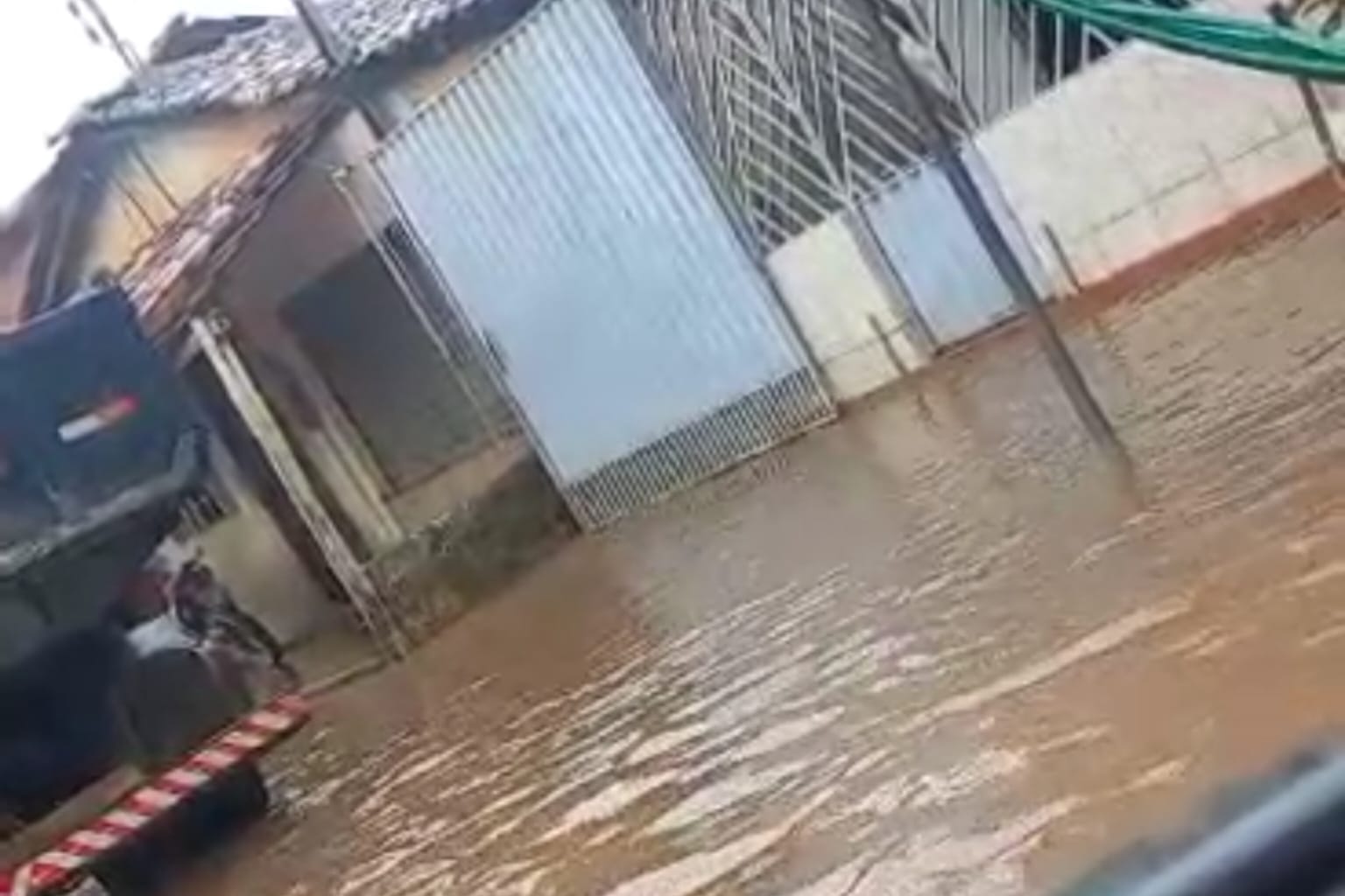 Chuva forte provoca alagamentos em Marabá