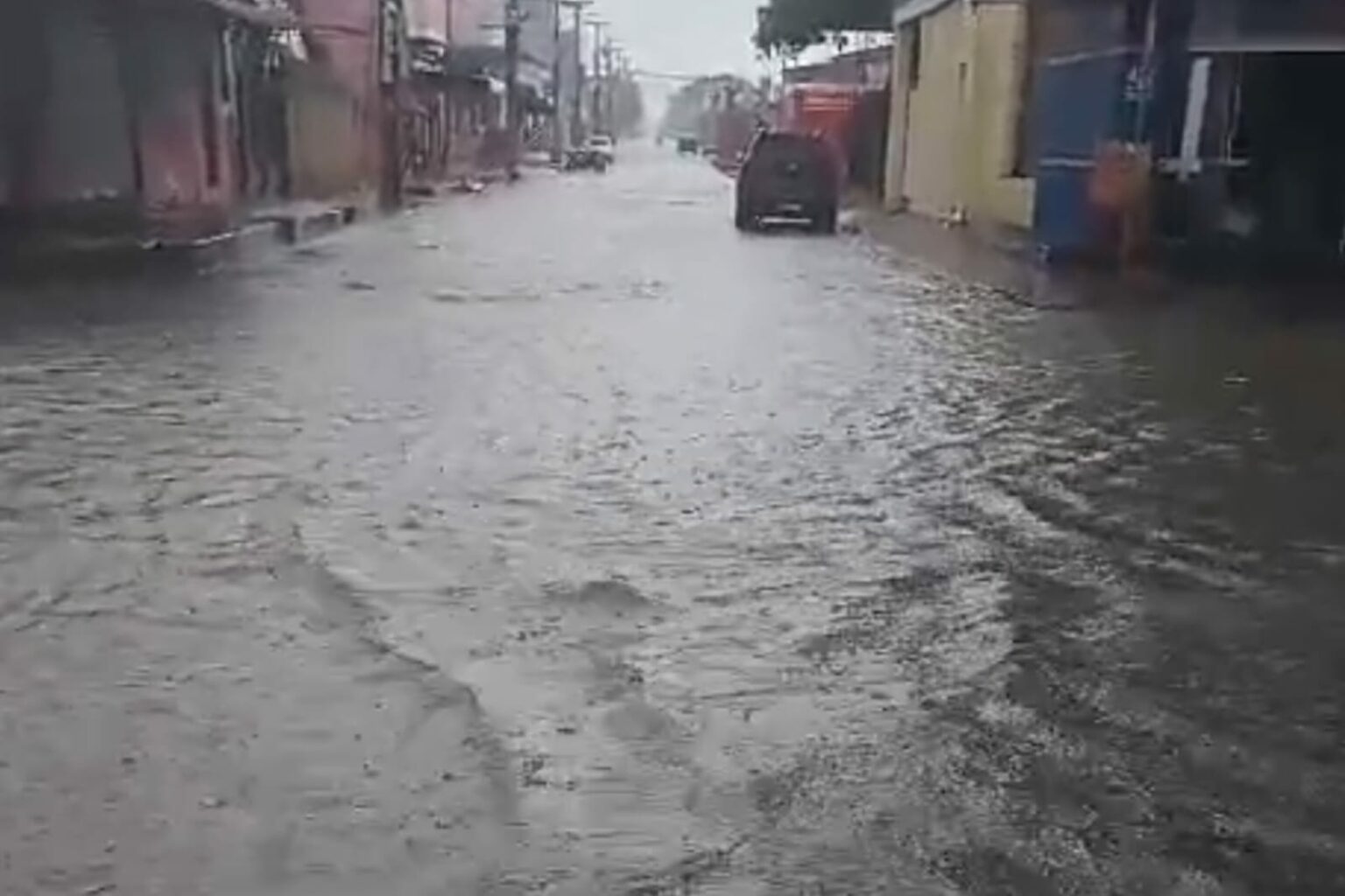 Chuva causa pontos de alagamento em Marabá