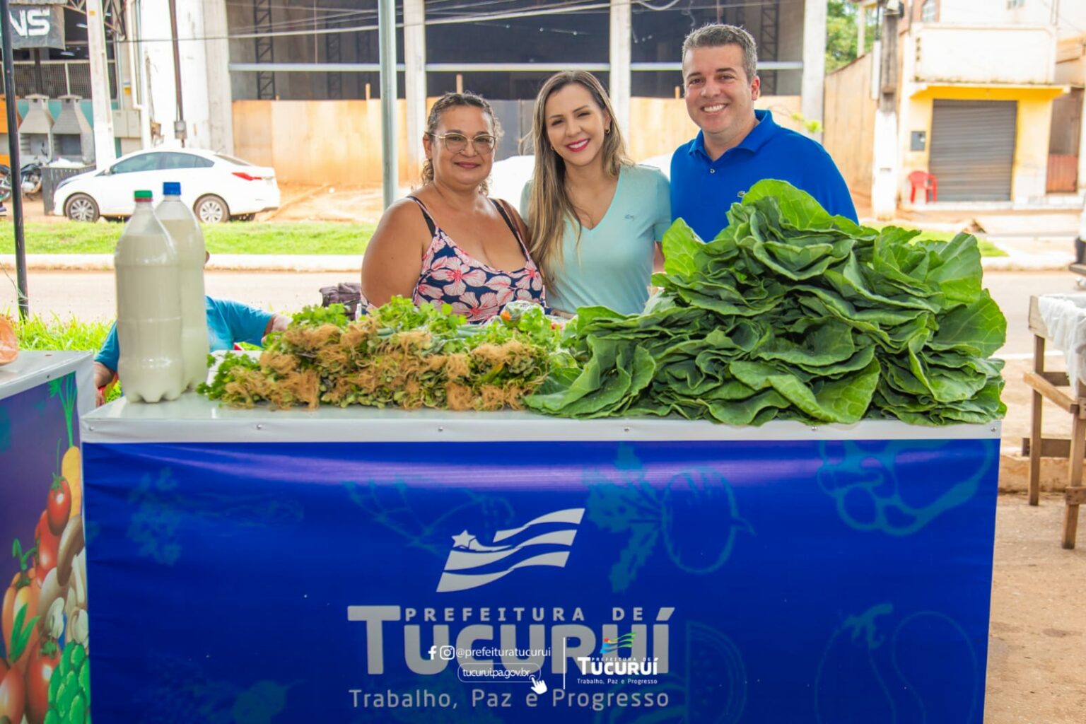 Prefeitura de Tucuruí doa bancadas e tendas para pequenos produtores rurais