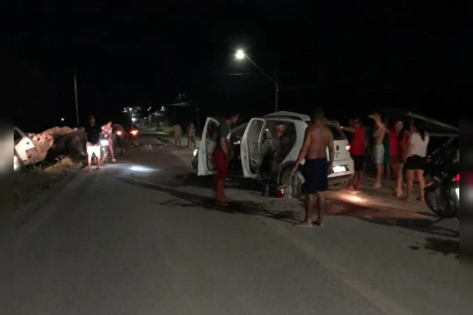 Colisão entre carro e caminhão deixa duas pessoas mortas em Santarém