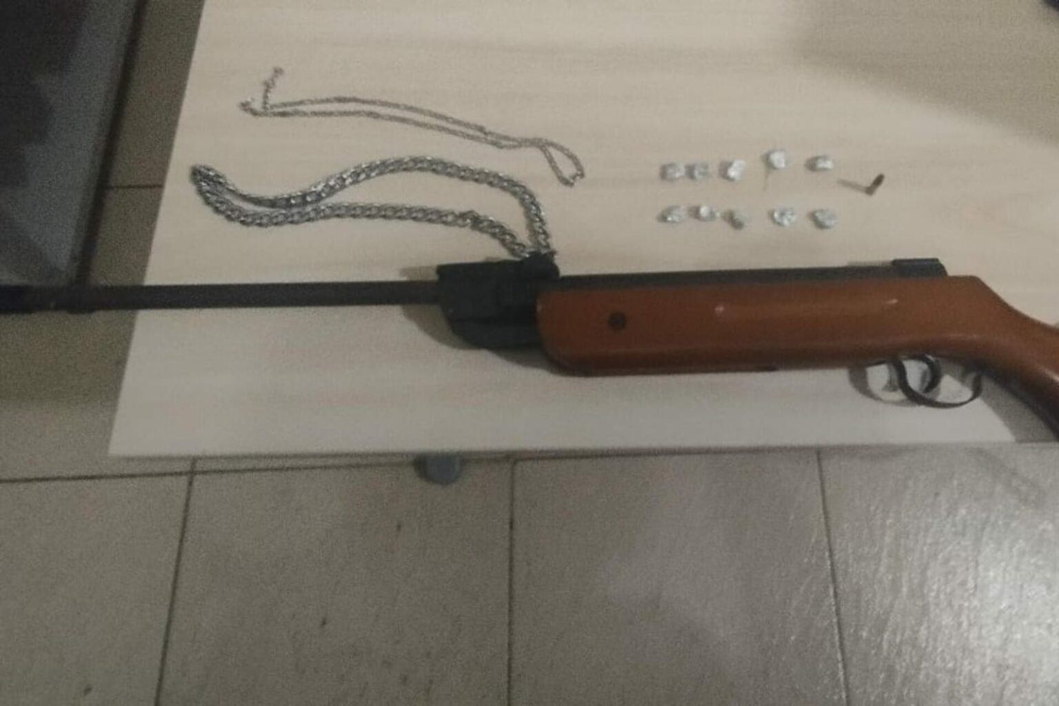 Adolescente agride mulher com pedaço de madeira em Itupiranga