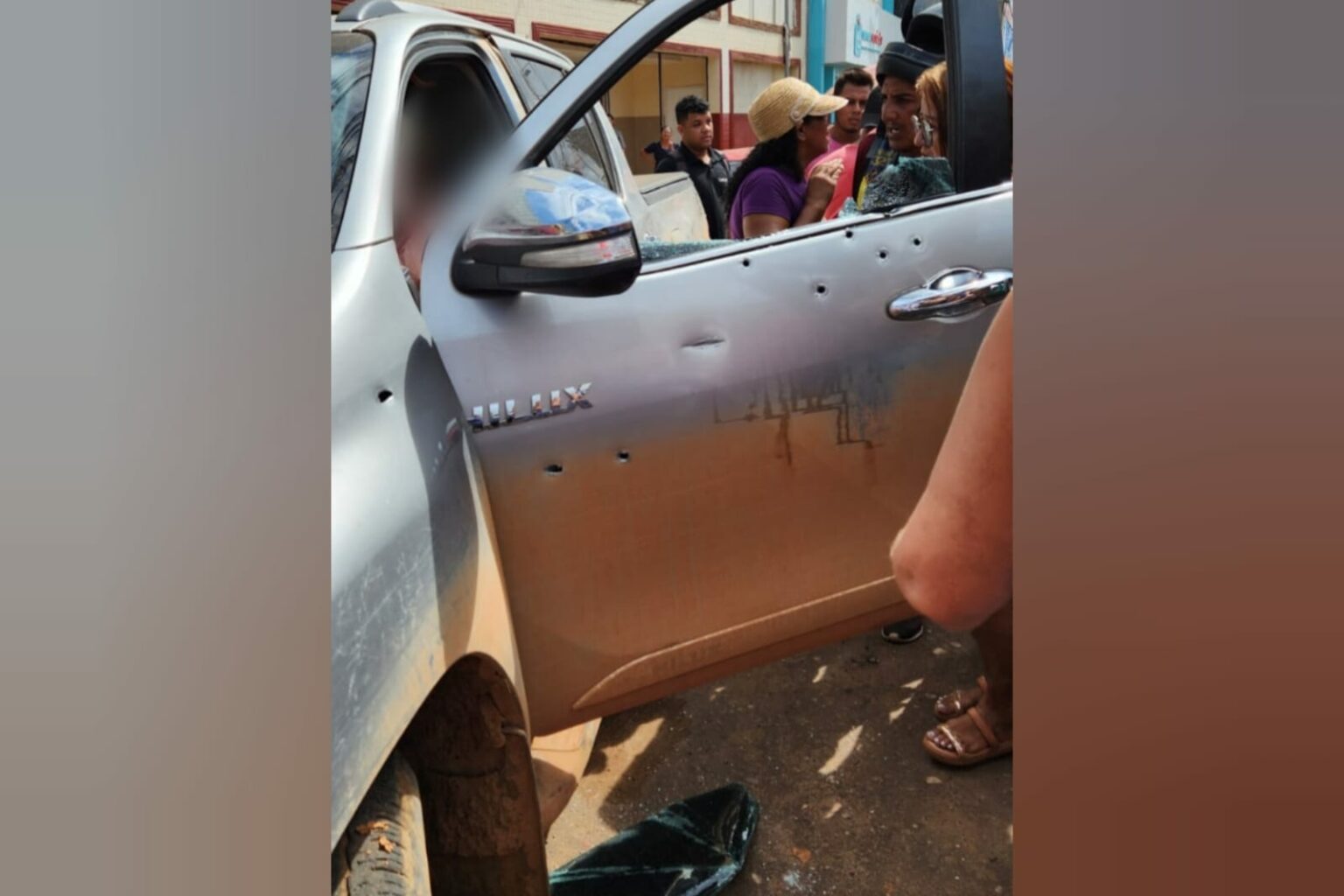 Homem sofre atentado a tiros dentro de carro em Tucuruí