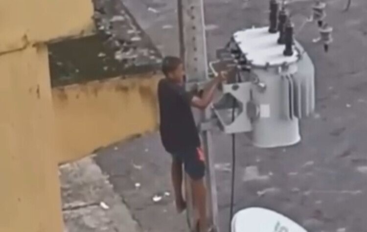 Vídeo: homem é flagrado furtando fiação elétrica no Pará