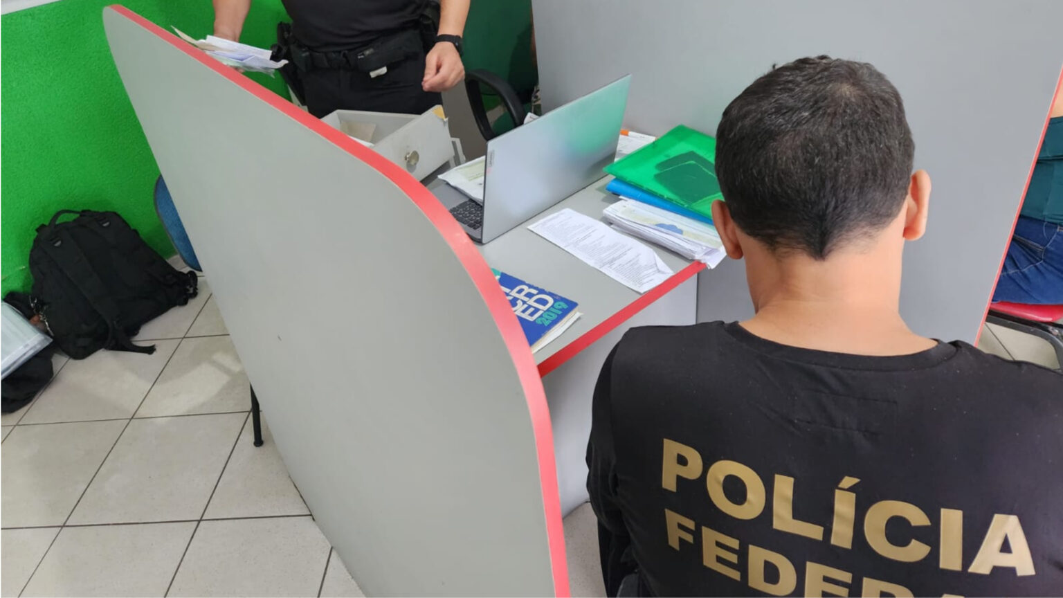 PF faz busca e apreensão em empresa suspeita de forjar documentos para aposentadoria