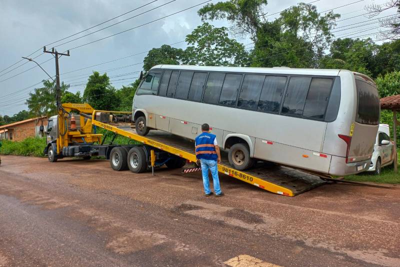 Sete veículos clandestinos foram apreendidos e uma embarcação notificada no Pará