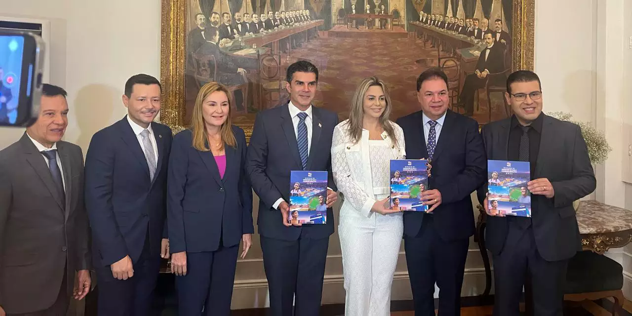 Helder apresenta à Alepa projeto para reajuste dos salários dos professores