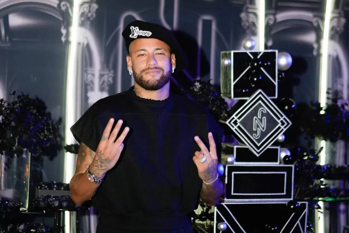 Com proibição de celular, Neymar comemora 32 anos com festa luxuosa