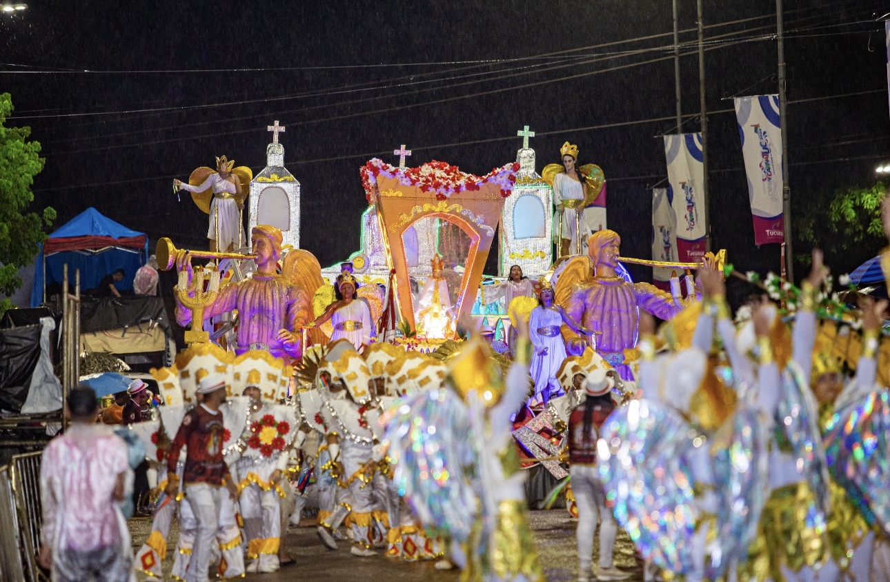 Desfile das escolas de samba é destaque no carnaval de Tucuruí