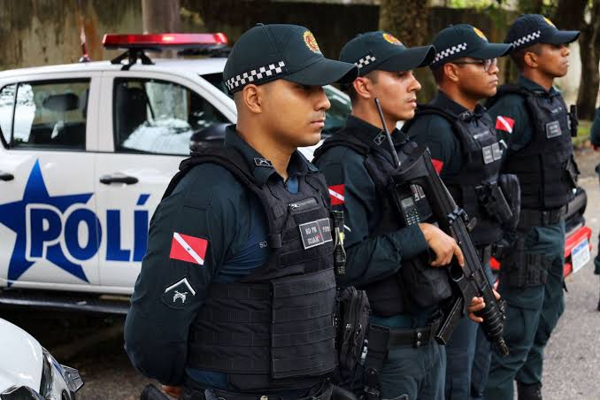 Número de policiais civis e militares sofre queda no Brasil