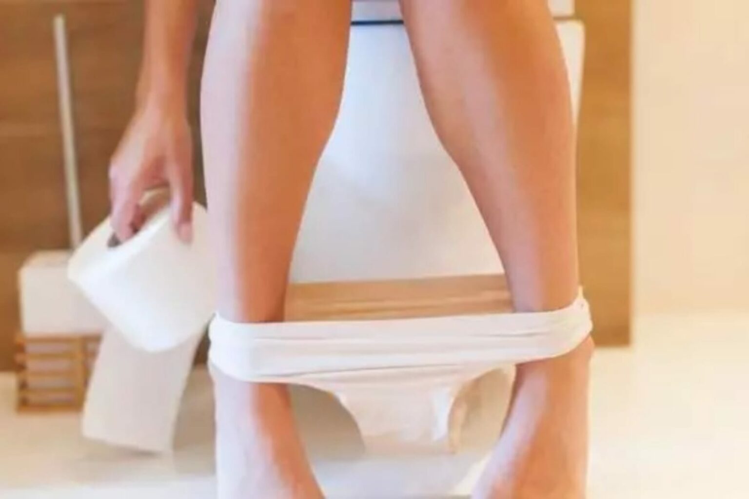 Mulher vai para UTI após vaso se quebrar enquanto ela estava sentada