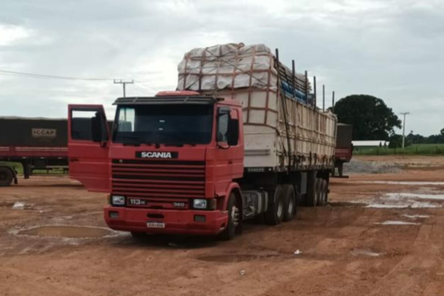 Caminhoneiro é encontrado morto dentro de cabine de carreta
