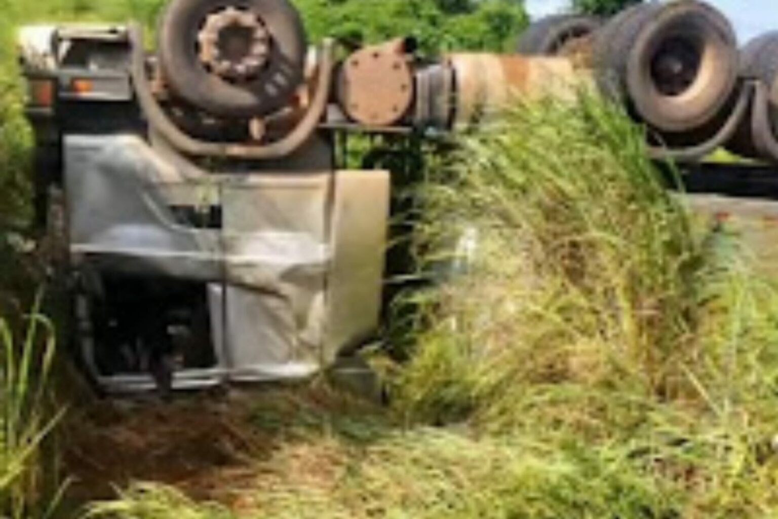 Duas carretas se envolvem em acidente na PA-287