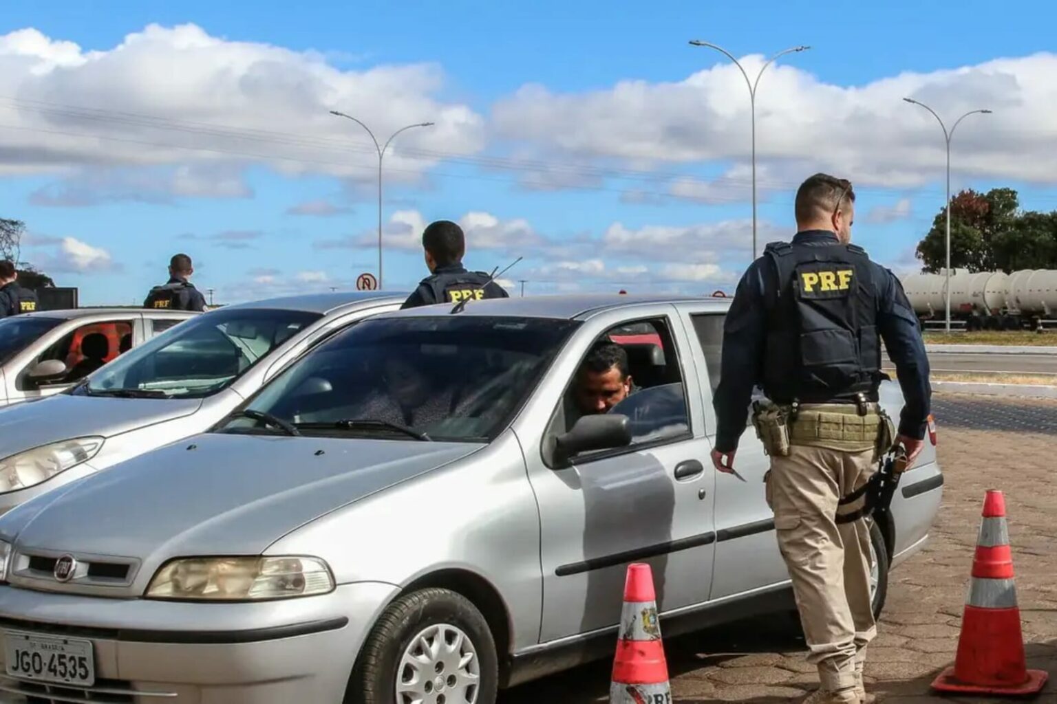 PRF orienta motoristas na volta para casa após o carnaval