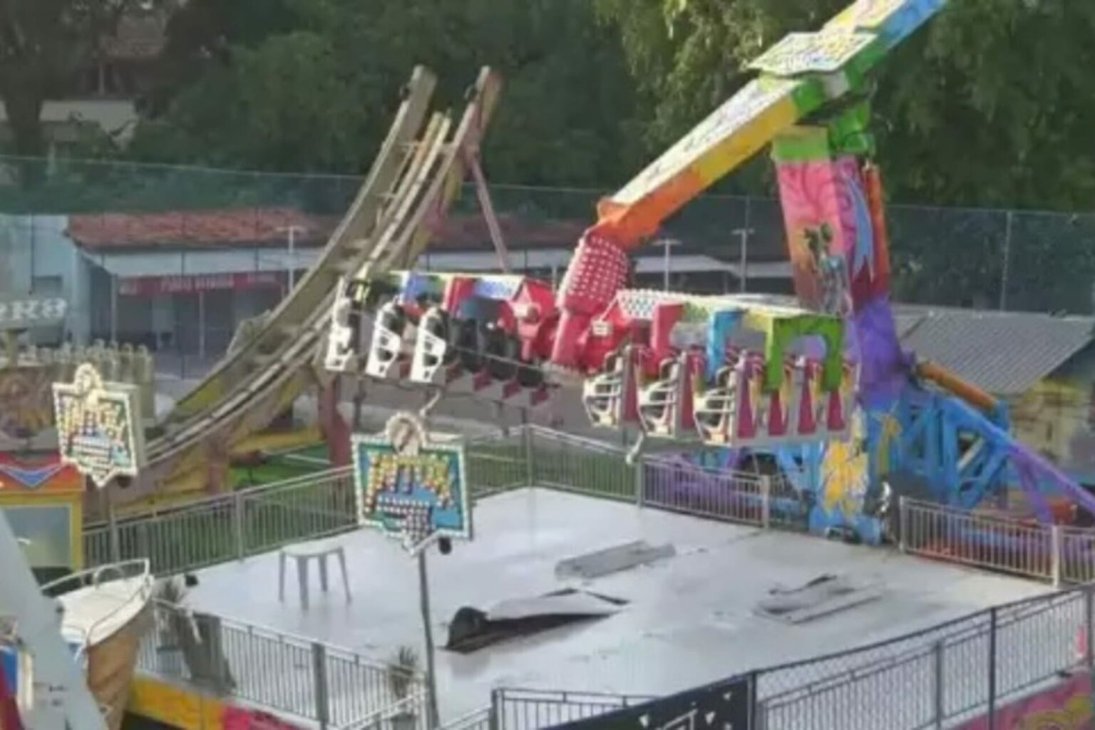 Jovem tem braço amputado após acidente em brinquedo de parque de diversões
