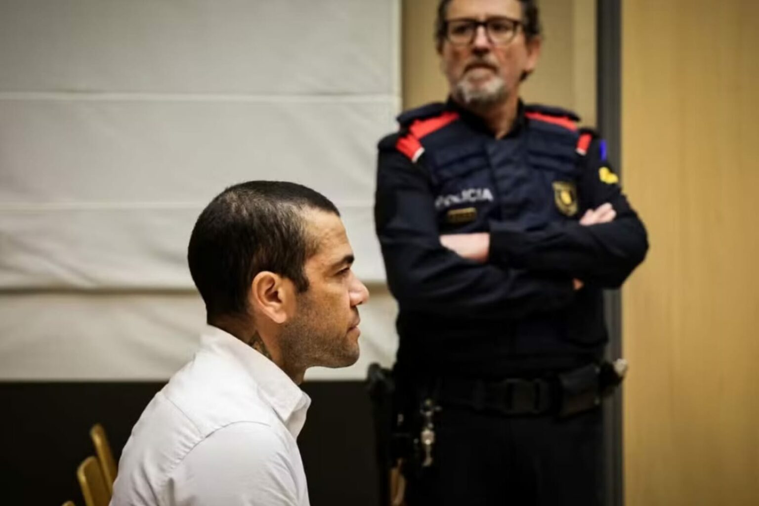 Daniel Alves é condenado a 4 anos e 6 meses de prisão