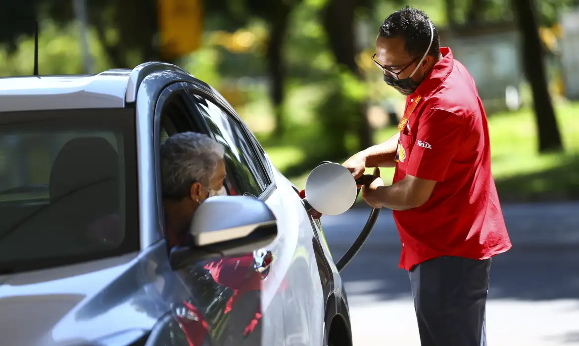 Preço da gasolina e do gás de cozinha sobem nesta quinta-feira (1)