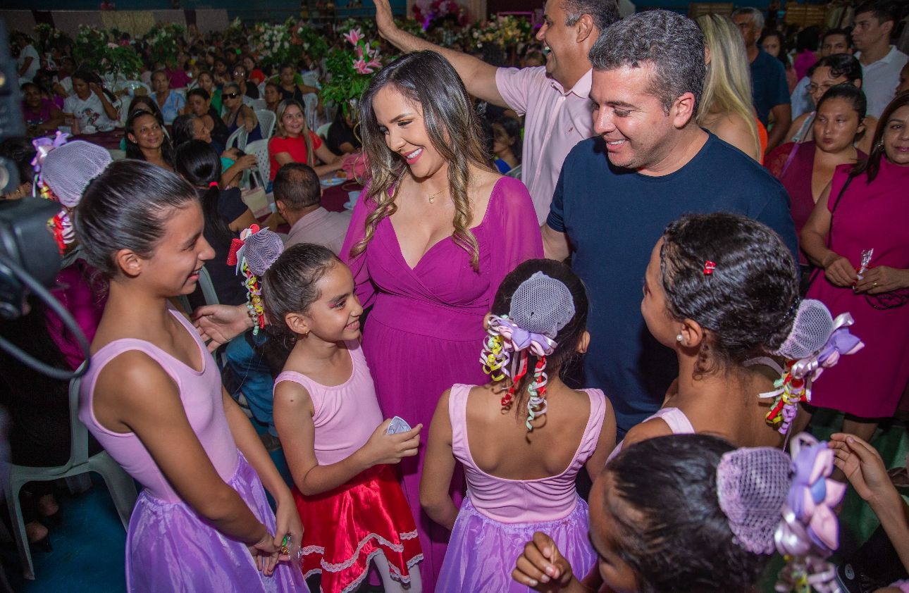 Mulheres lotam o Ginásio Poliesportivo em evento do Dia Internacional da Mulher