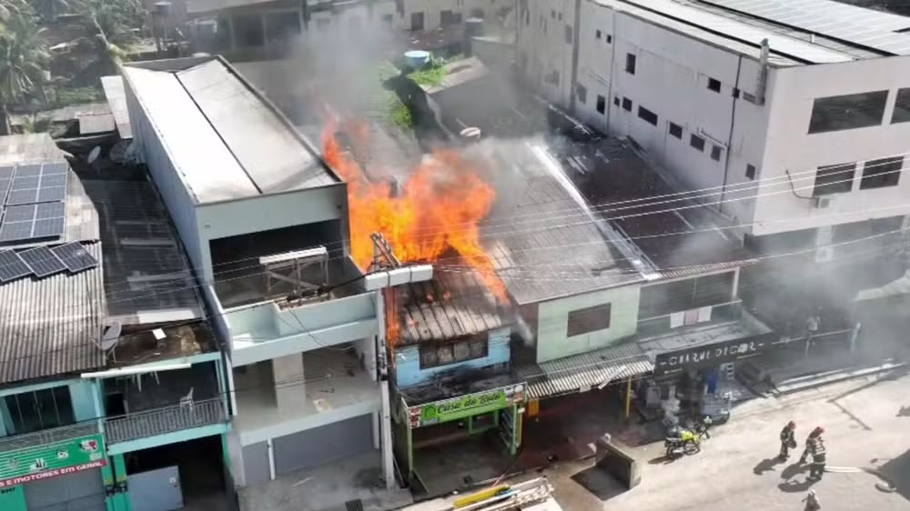Incêndio destrói loja de bolos em Breves, no Marajó