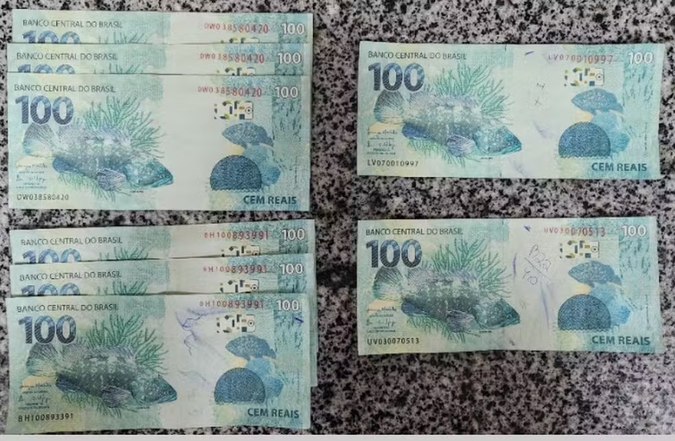 Universitária é presa em flagrante após pagar faculdade com notas falsas