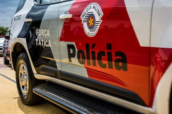 PM aparece em vídeo pornô usando arma como brinquedo sexual