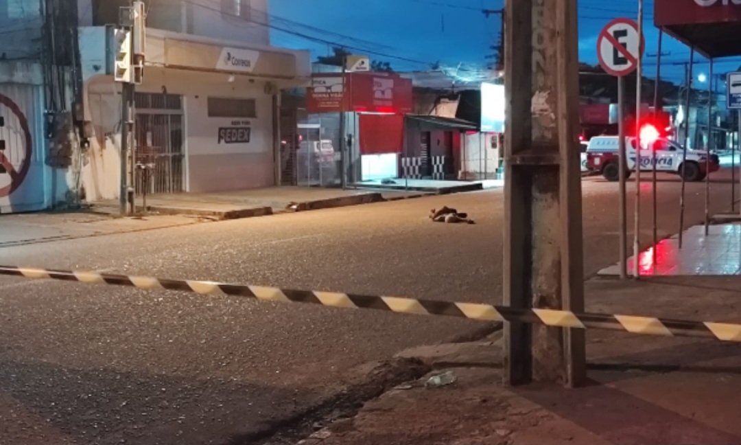 Jovem é executado a golpes de faca no meio da rua em Marabá