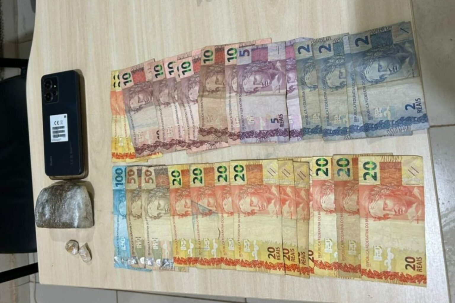 Casal é preso após ser flagrado vendendo drogas em Jacundá