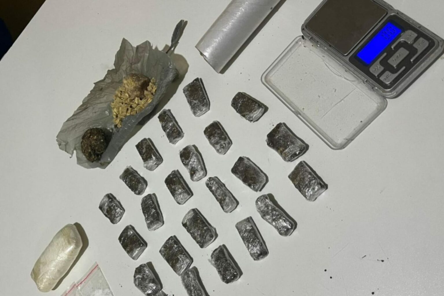Homem é preso com mochila cheia de maconha, cocaína e crack em Redenção