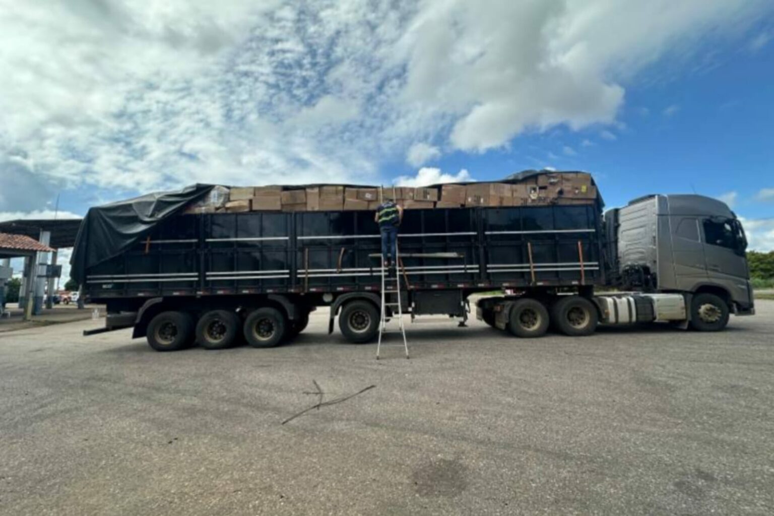 Sefa apreende calçados falsificados em Conceição do Araguaia