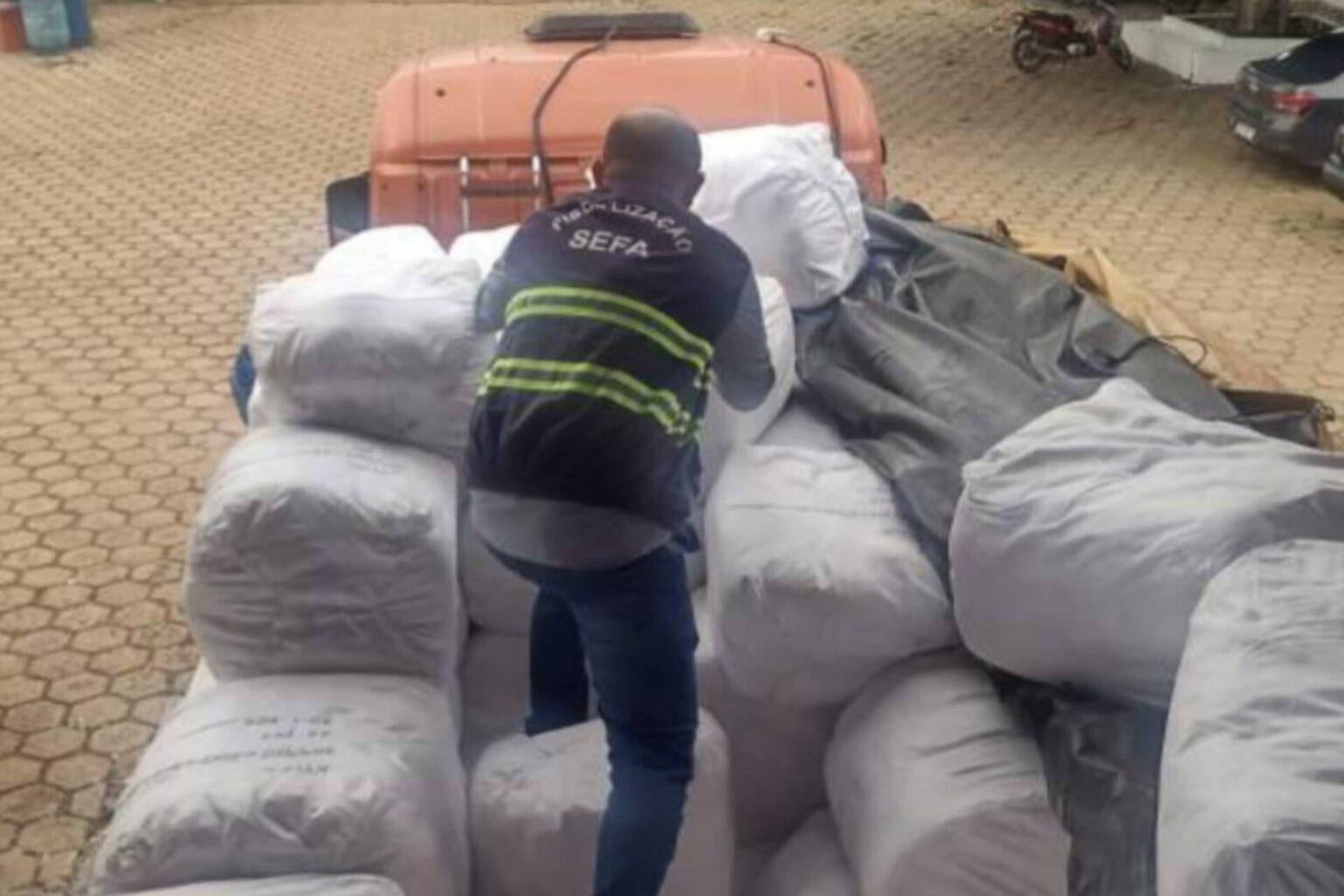 Sefa apreende 407 fardos com redes de pesca em Dom Eliseu