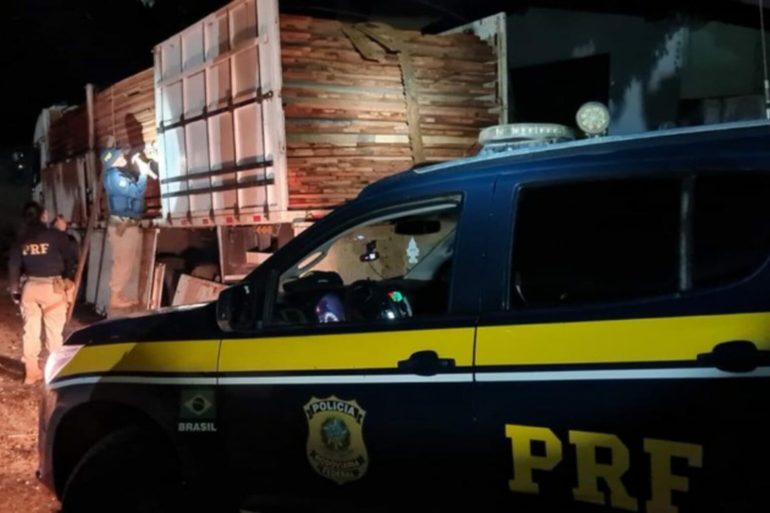 PRF apreende 25 m³ de madeira ilegal em Marabá