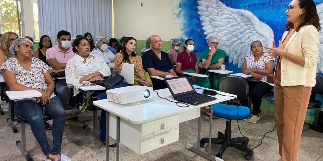 Servidores do HMI recebem palestra sobre violência obstetrícia