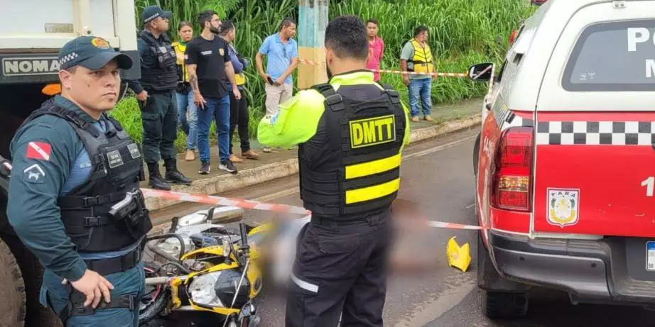Mototaxista morre ao bater na traseira de carreta em Parauapebas