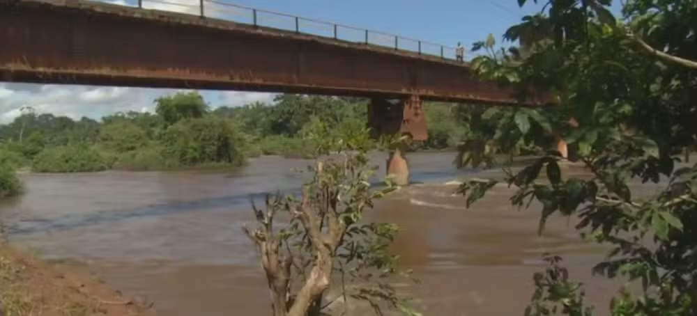 Motociclista desaparece em rio após cair de ponte em Parauapebas